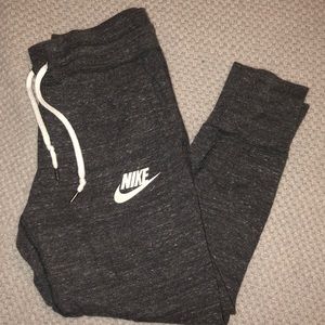 NIKE CAPRI JOGGERS